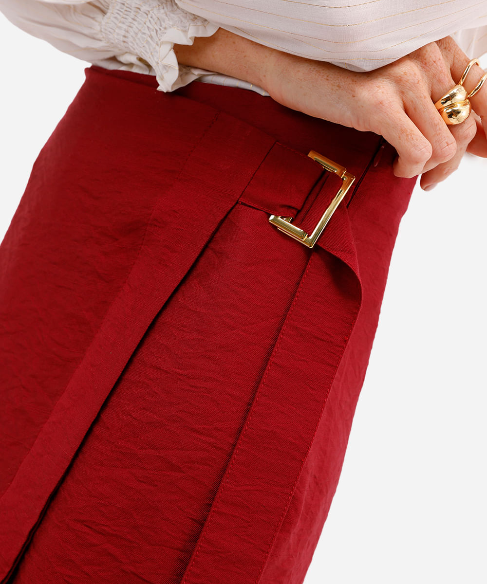 short saia feminino com fivela texturizado vinho