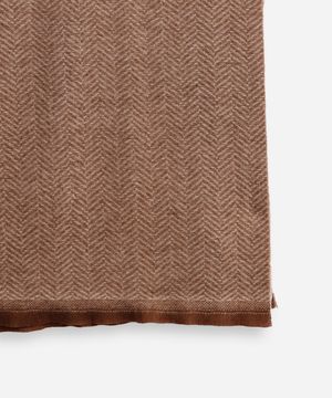 cachecol chevron com franjas mindset marrom