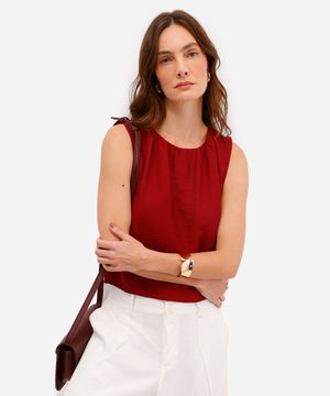 regata feminina com viscose decote franzido vinho