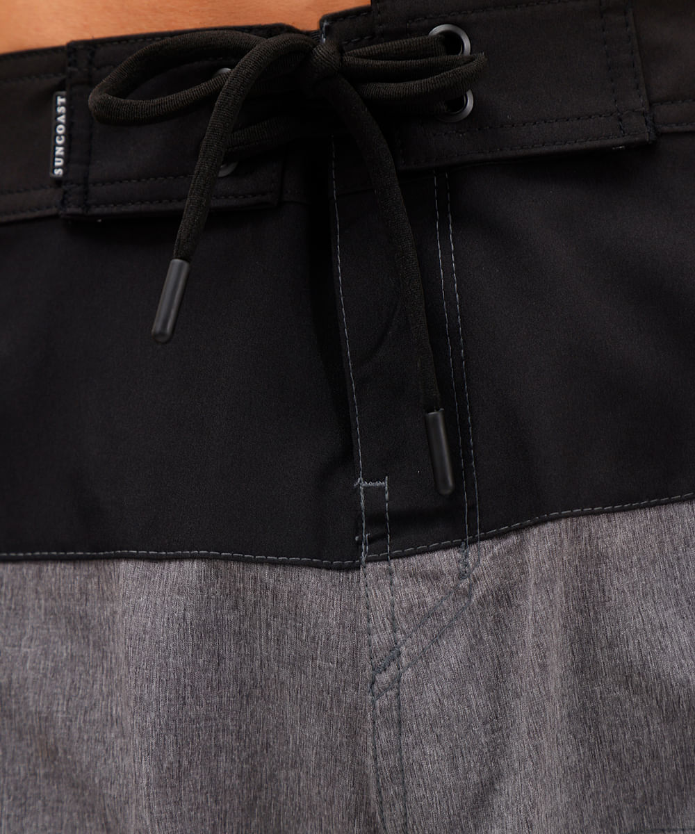 short boardshort masculino com recortes cinza