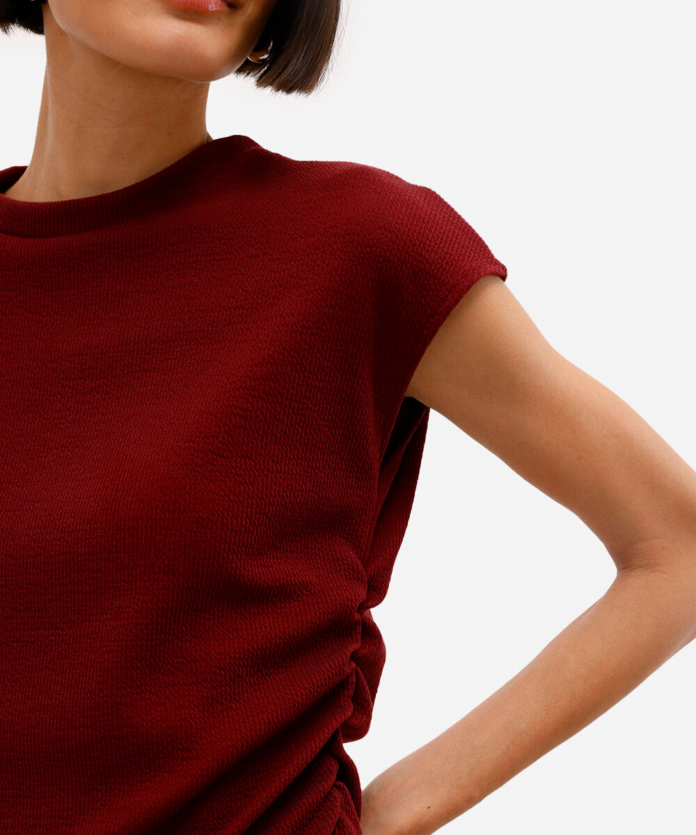 blusa texturizada manga japonesa - vinho escuro