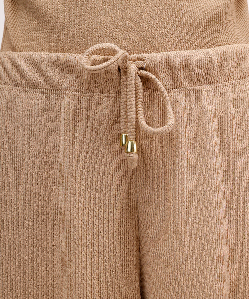 calça reta texturizada cintura alta com elástico - bege