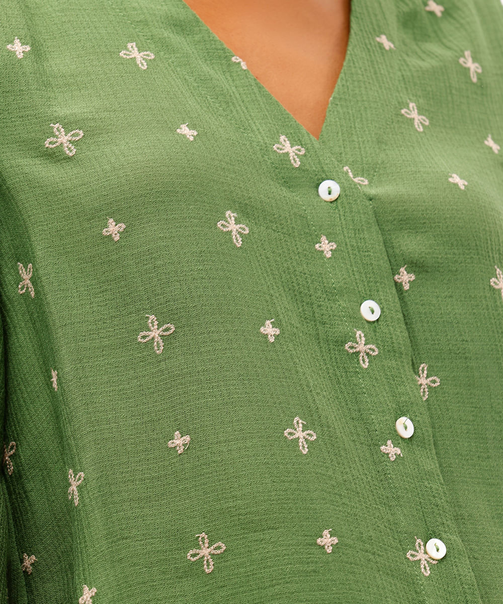 camisa feminina de viscose texturizada bordada verde