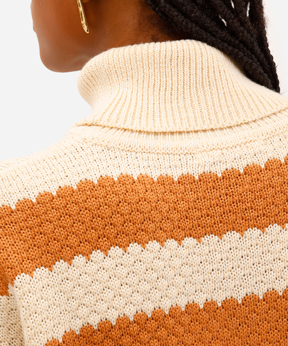 suéter feminino de tricot gola alta listrado bege