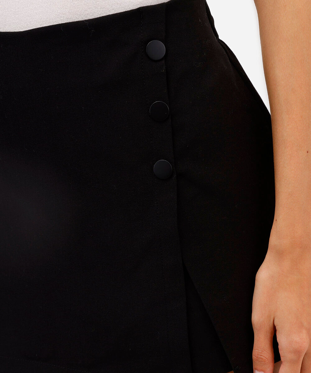 short saia curto de botão  preto