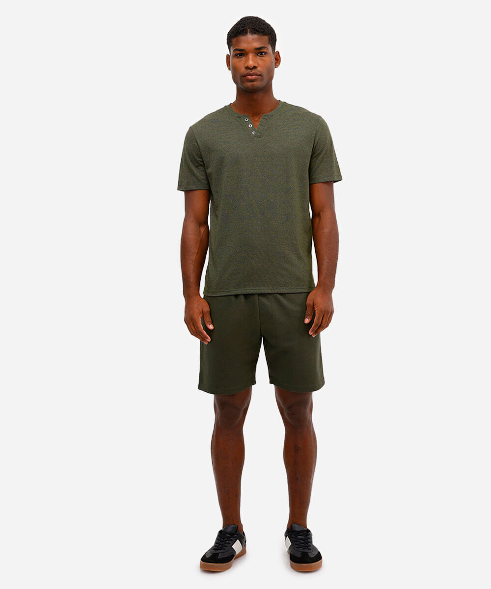 camiseta básica manga curta gola portuguesa - verde militar
