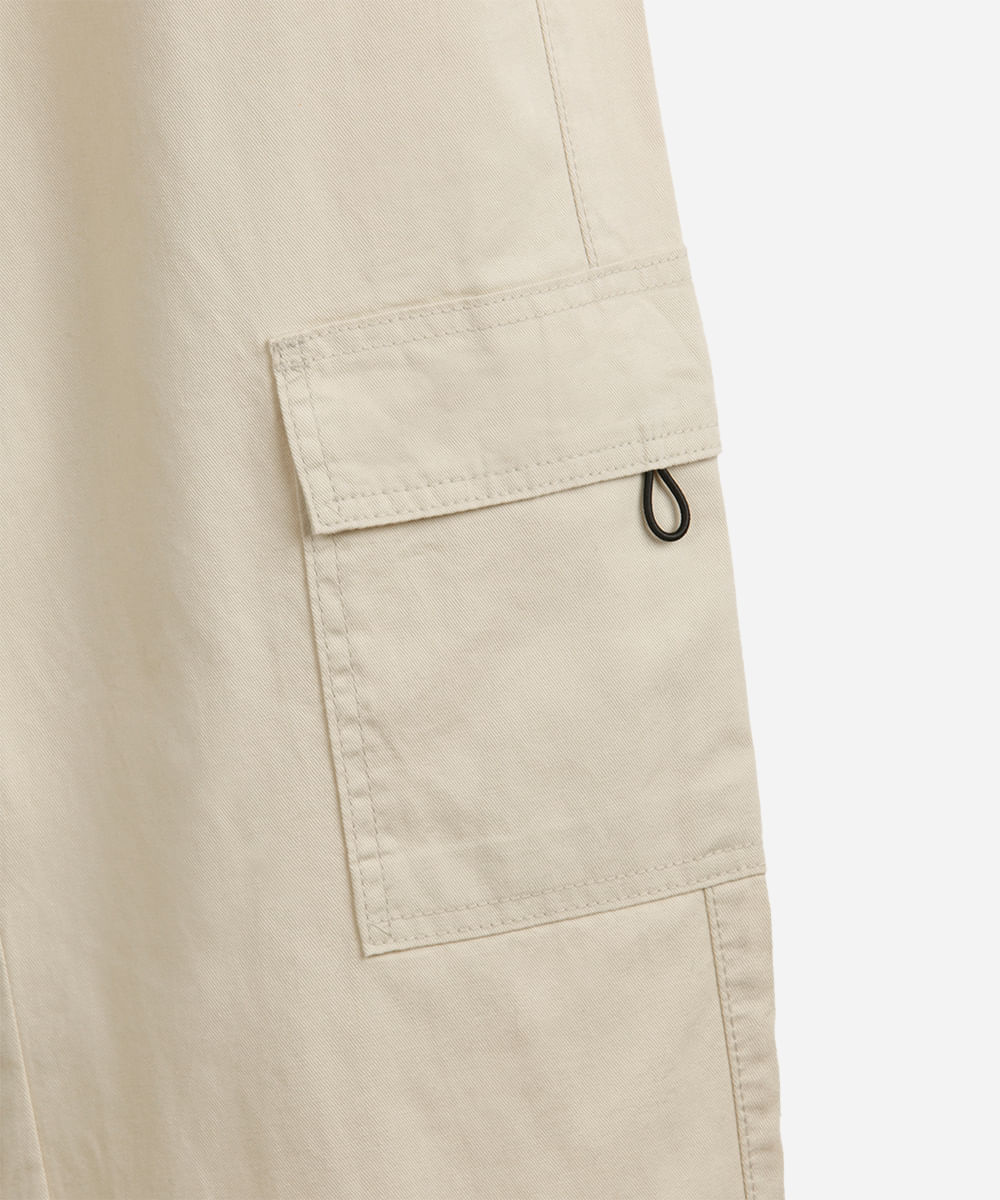 calça jogger juvenil de sarja com bolso cargo bege