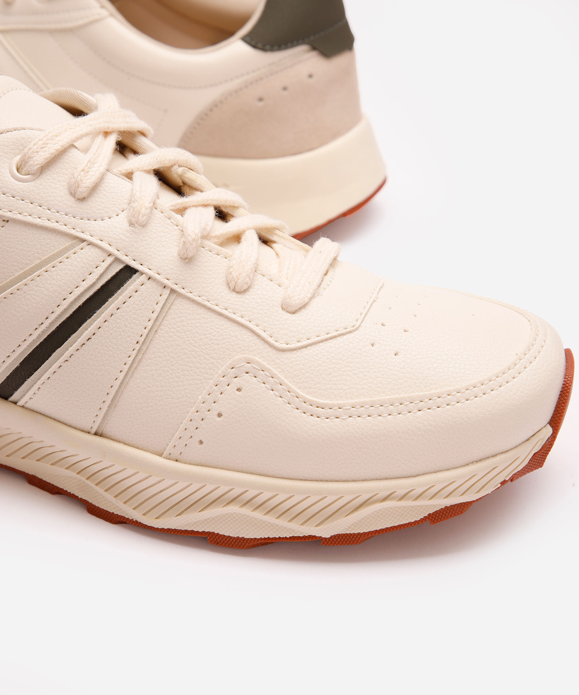 sapatênis masculino com recortes oneself off white