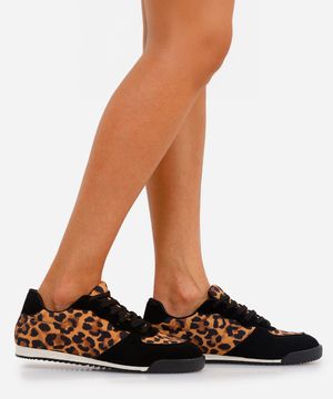 tênis casual cano baixo animal print preto