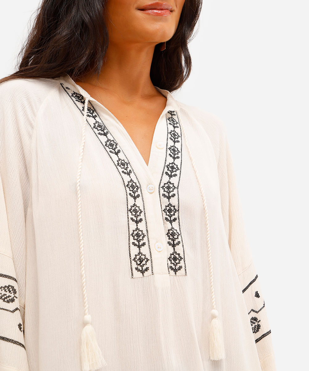 bata feminina de viscose com bordado texturizada off white