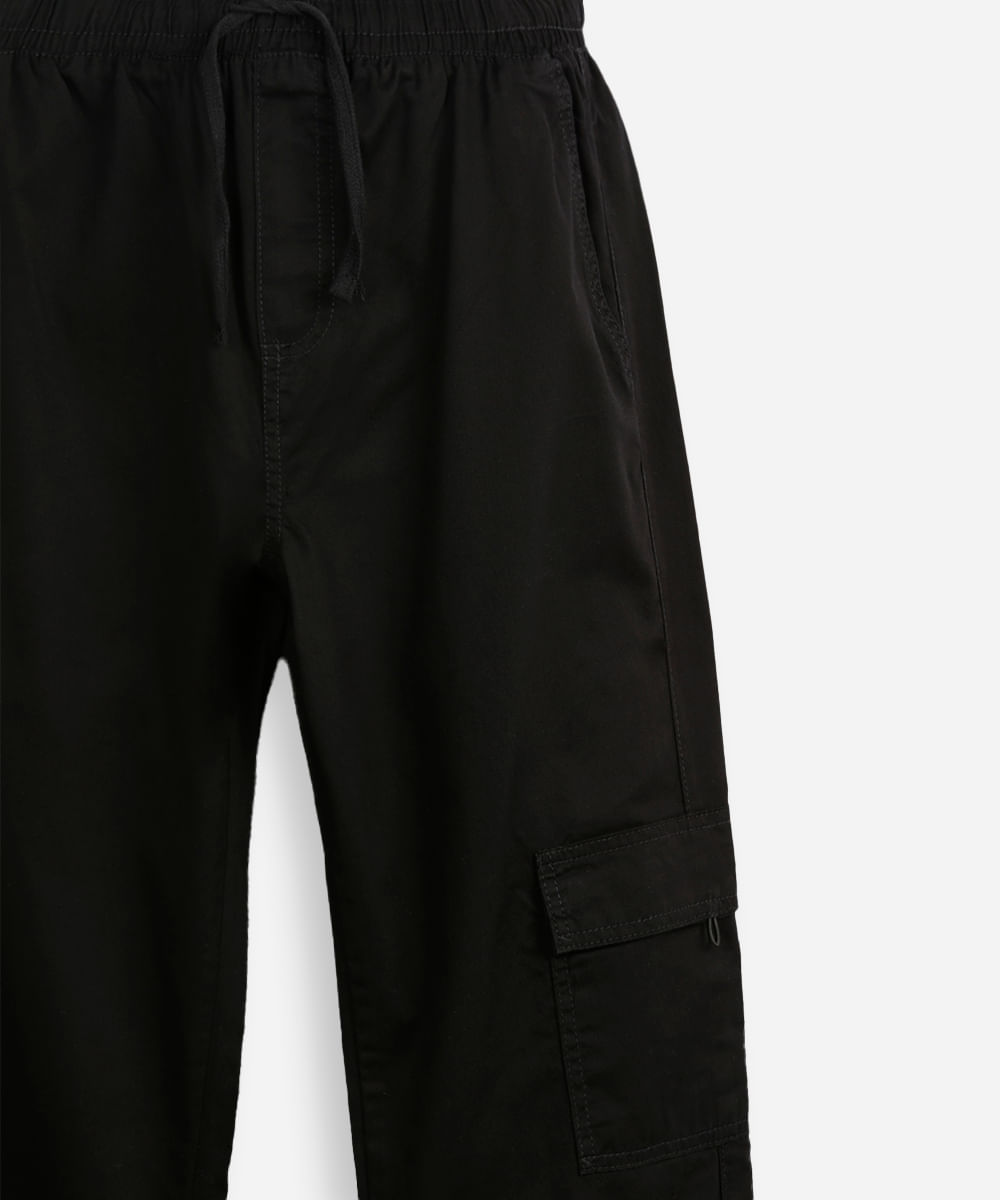 calça jogger juvenil de sarja com bolso cargo preta
