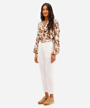 calça feminina de alfaiataria com linho e cinto off white