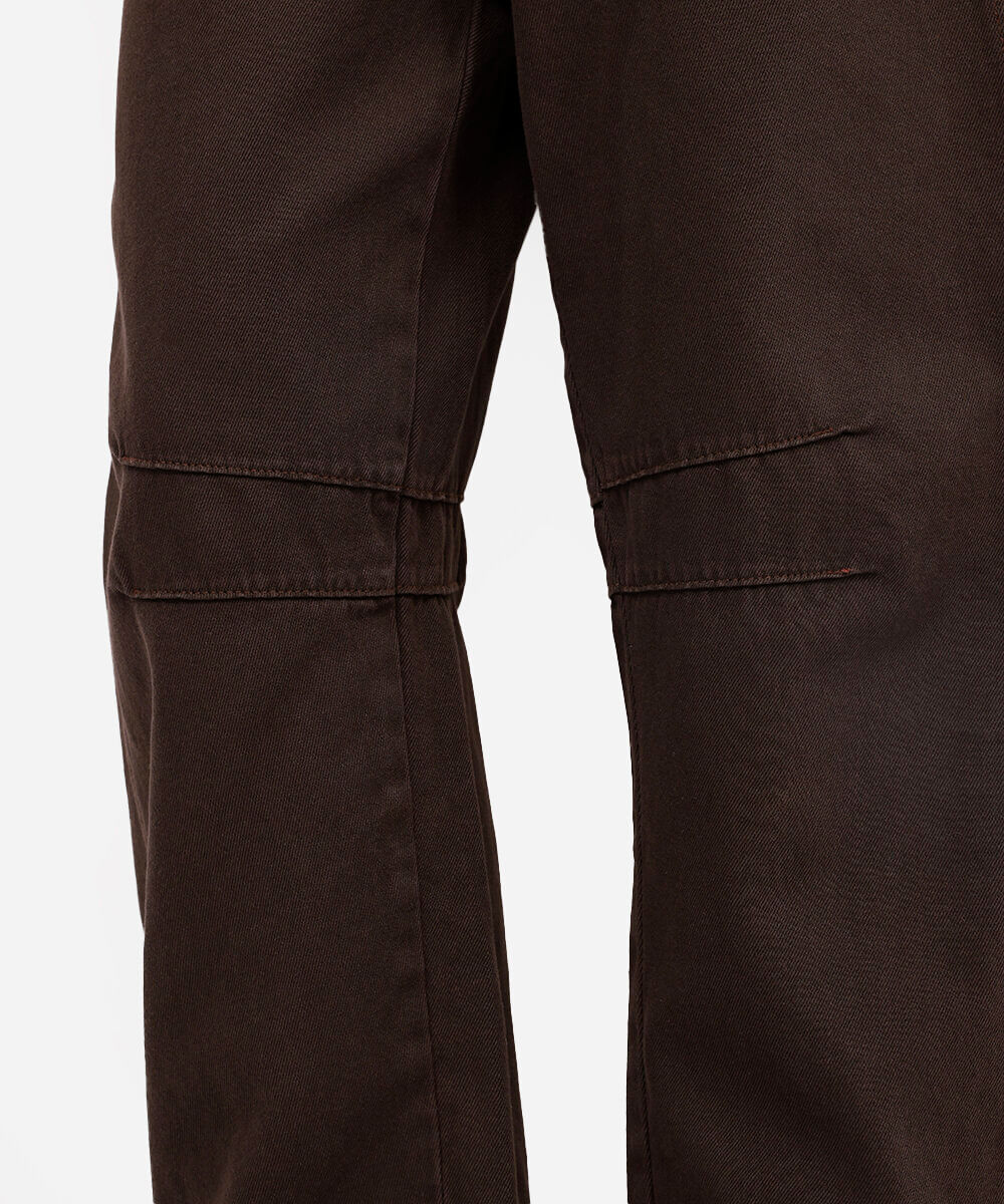 calça barrel feminina de sarja com recortes marrom