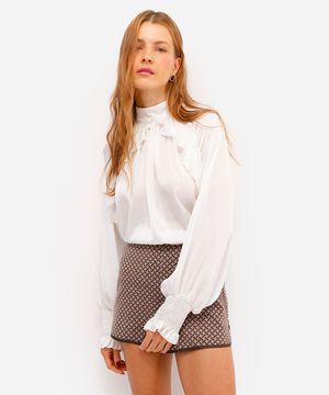 blusa feminina acetinada com babados manga longa off white