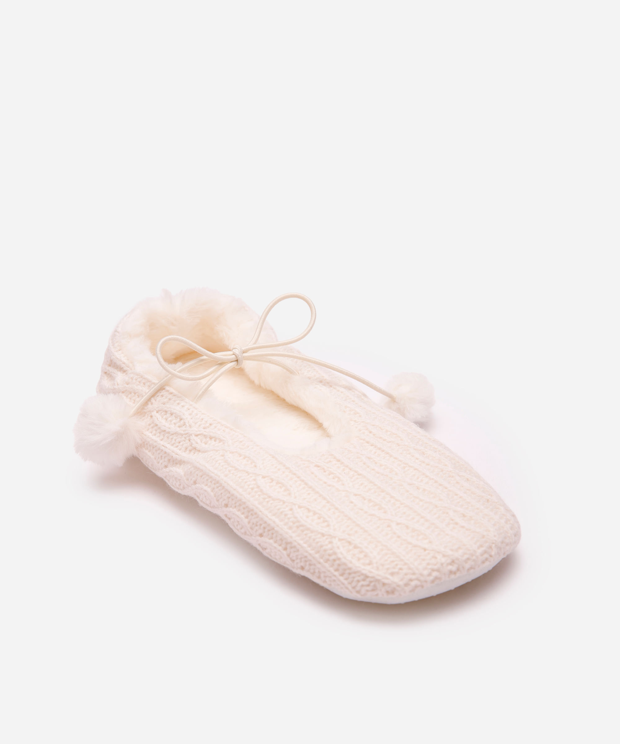 pantufa feminina de tricot com amarração e antiderrapante bege