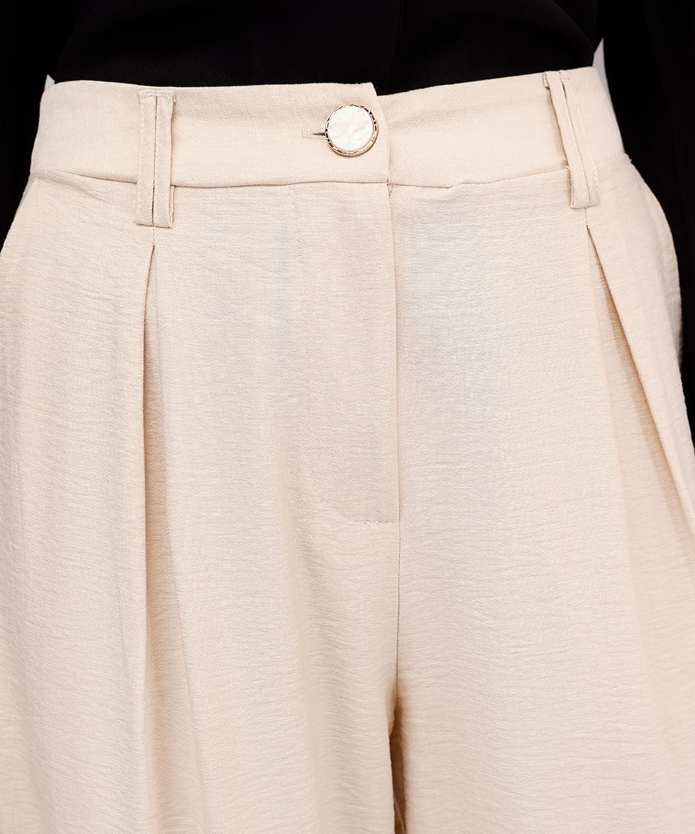 calça de alfaiataria feminina com pregas texturizada bege