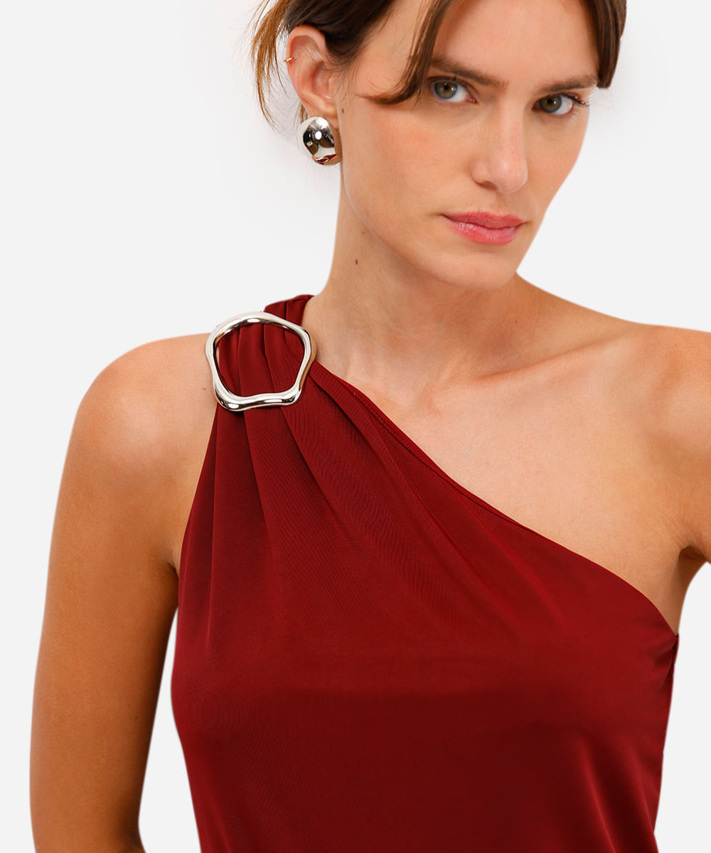 blusa ombro único feminina franzida vinho