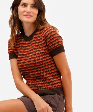 blusa feminina de tricot manga curta texturizada listrada marrom
