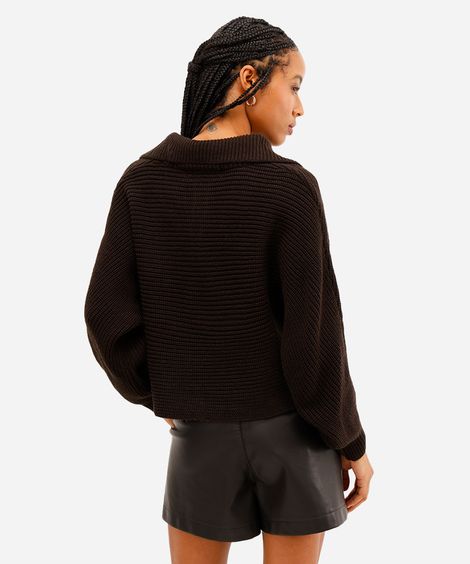 suéter feminino de tricot com gola polo marrom