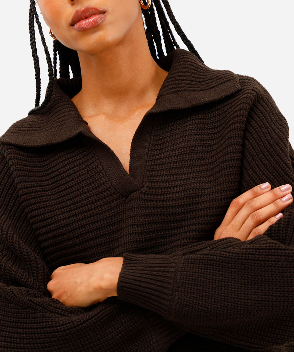 suéter feminino de tricot com gola polo marrom