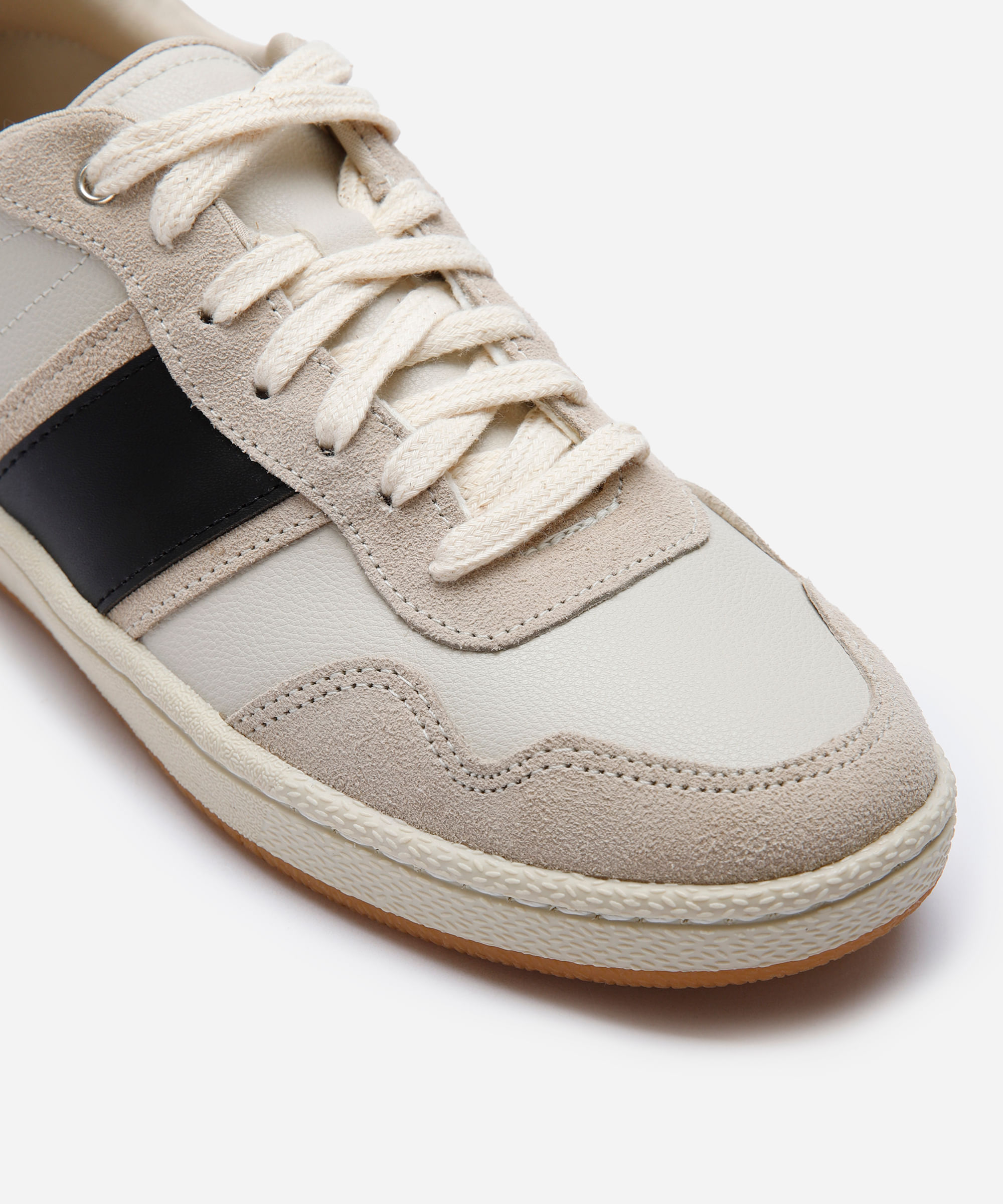 tênis casual masculino com recortes oneself off white