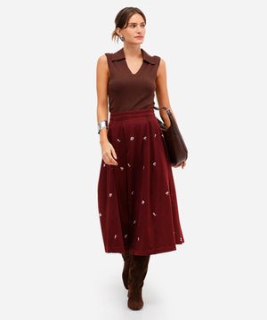 saia midi feminina de sarja com bordado floral vinho
