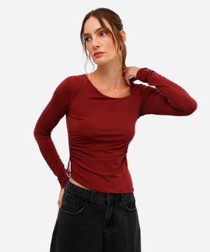 blusa feminina decote assimétrico manga longa franzida vinho