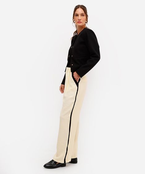 calça wide leg feminina de alfaiataria em viscose com recorte lateral amarela