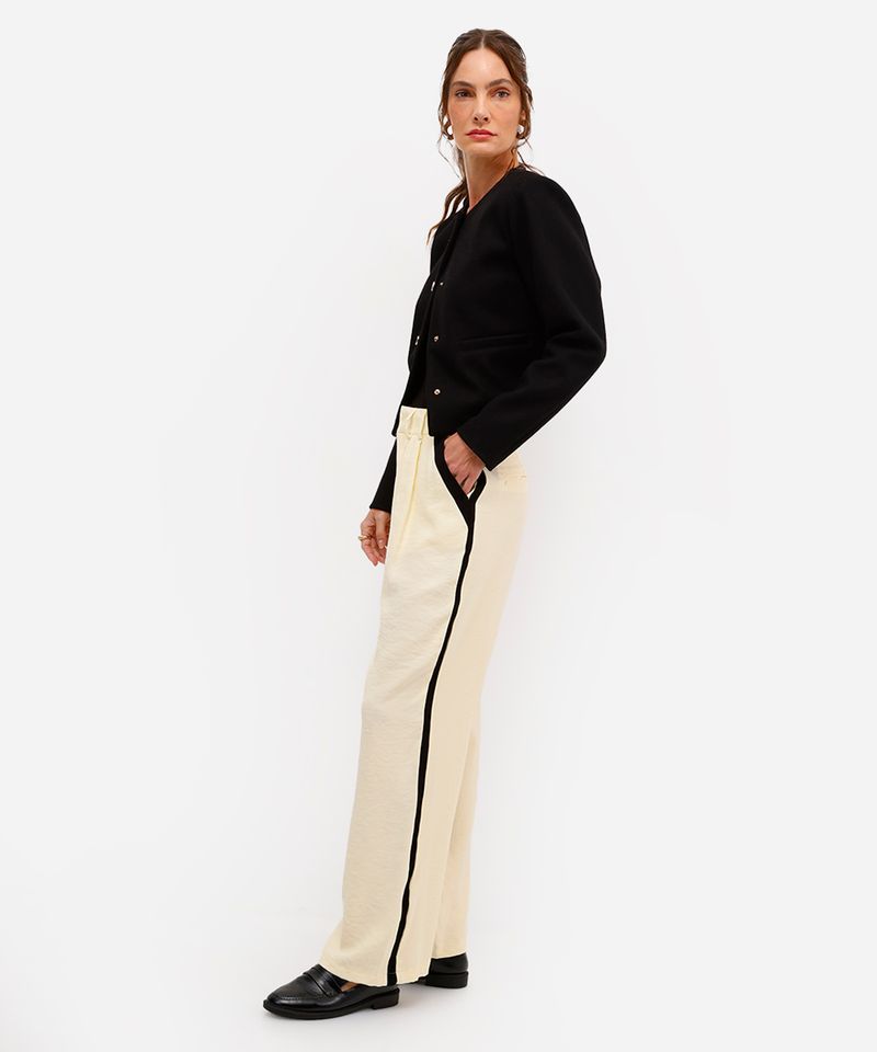 calça wide leg feminina de alfaiataria em viscose com recorte lateral amarela