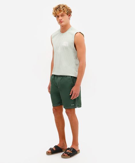 short masculino com costura contrastante verde