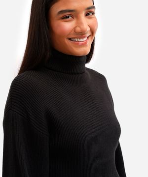 suéter de tricot canelado cropped gola alta - preto
