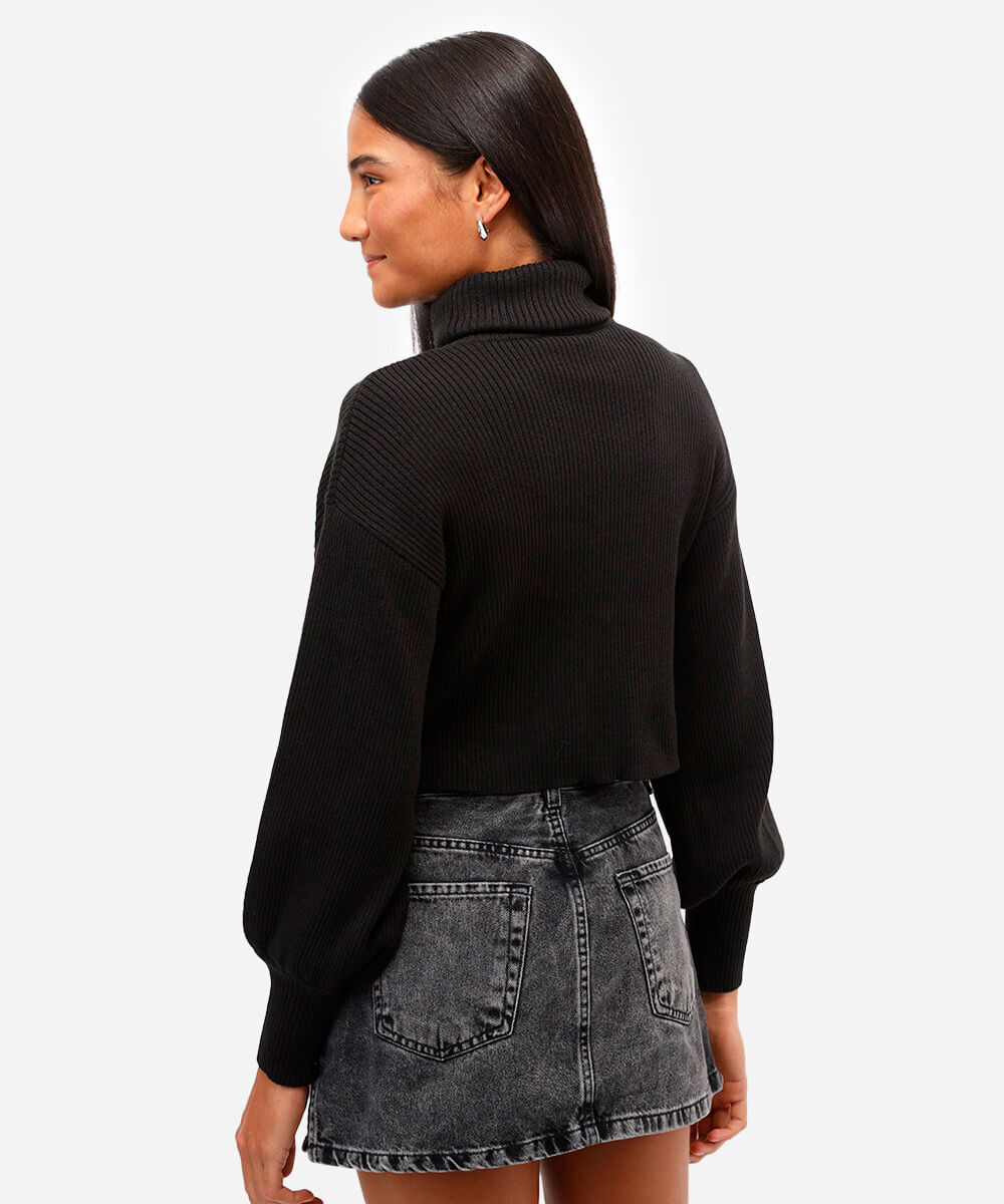 suéter de tricot canelado cropped gola alta - preto