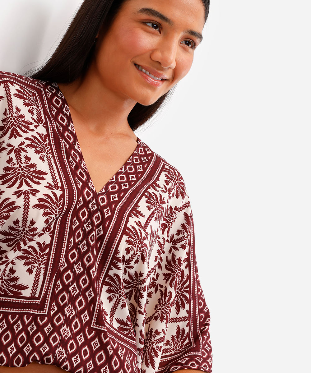bata feminina de viscose decote v folhagens vinho