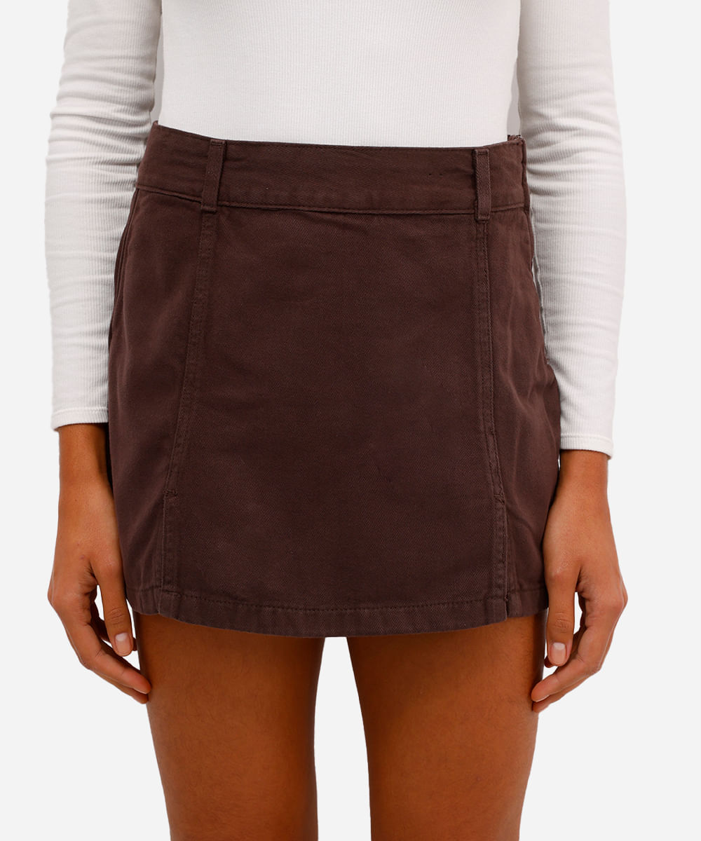 short saia feminino de sarja com fendas marrom