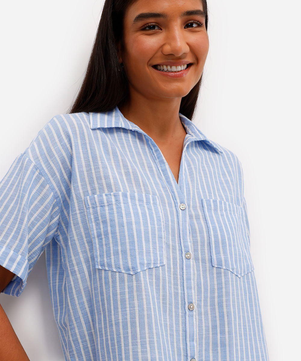 camisa feminina de algodão manga curta com bolsos listrada azul