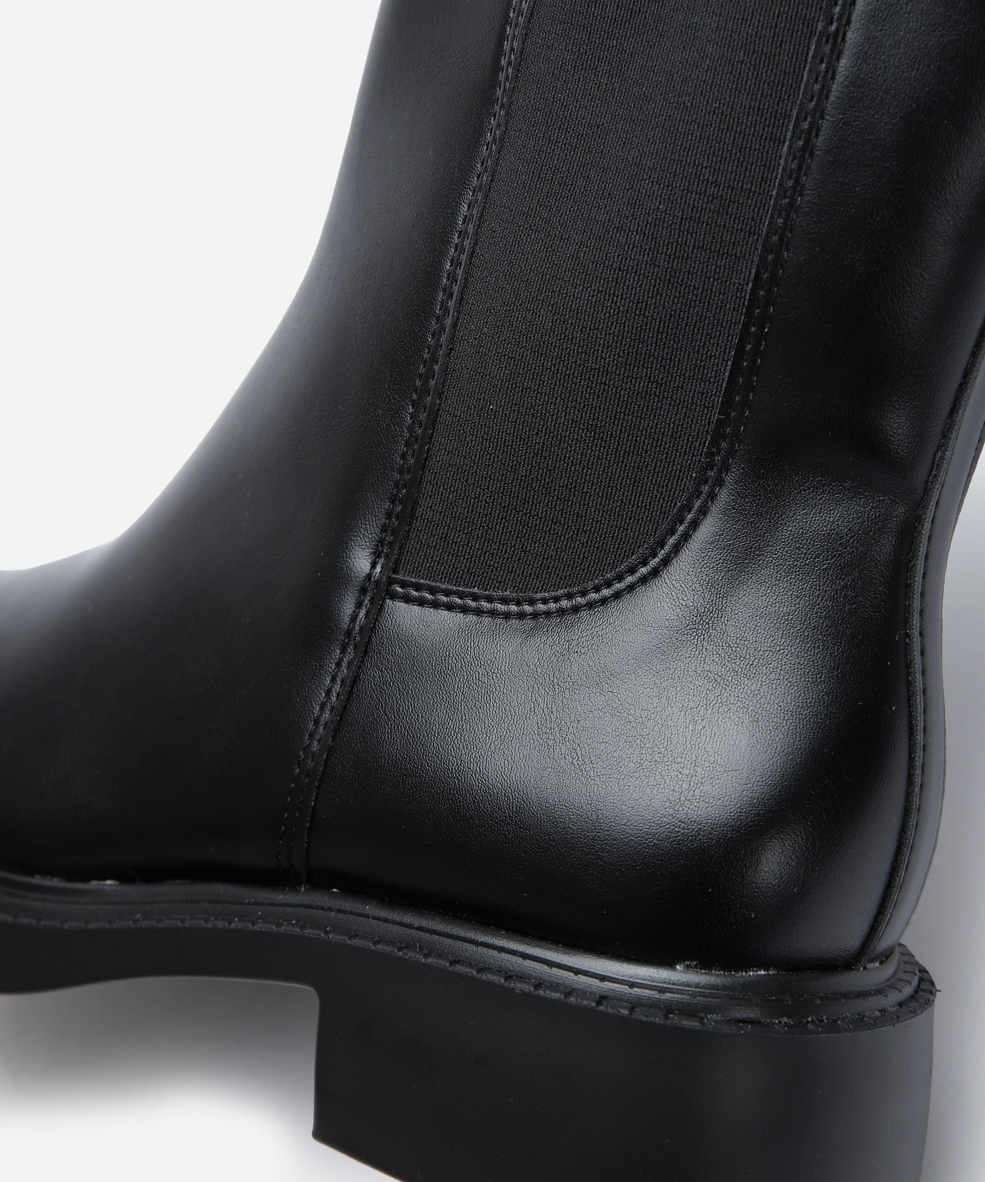 bota chelsea feminina cano médio vizzano preta