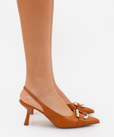 scarpin bico fino feminino com fivela oneself marrom
