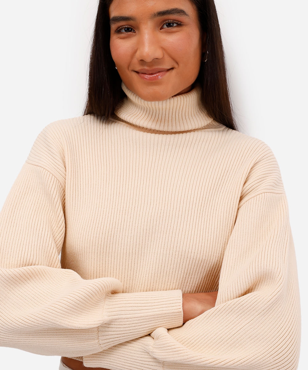 suéter de tricot canelado cropped gola alta - bege