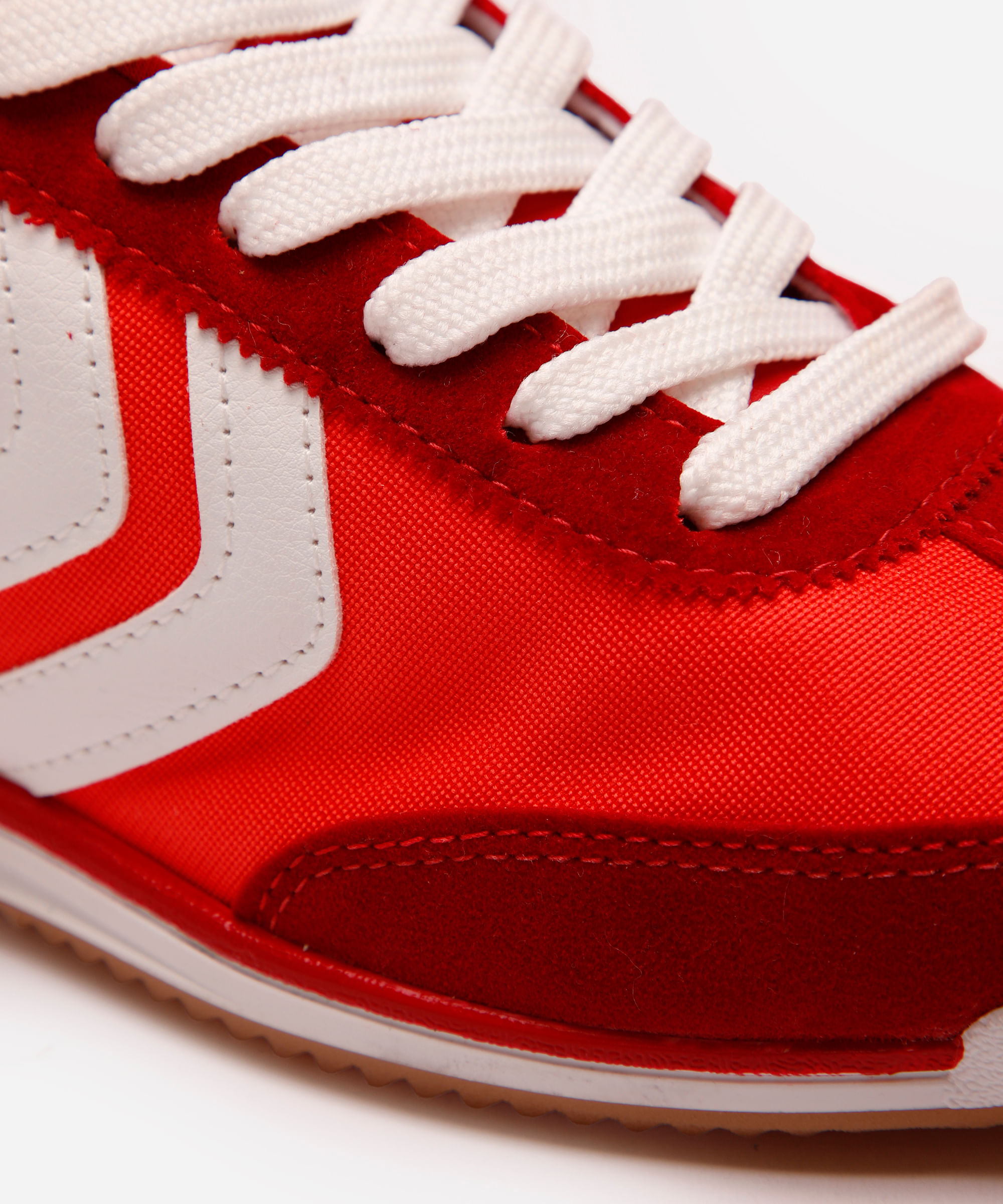 tênis casual com recortes bicolor ace vermelho