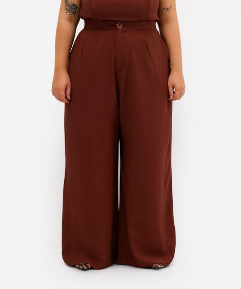 calça de alfaiataria feminina com pregas plus size marrom
