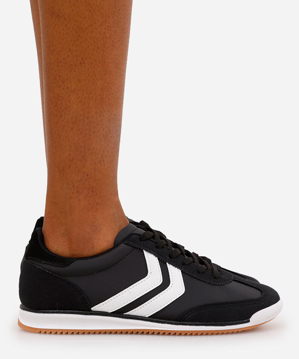 tênis casual com recortes bicolor preto
