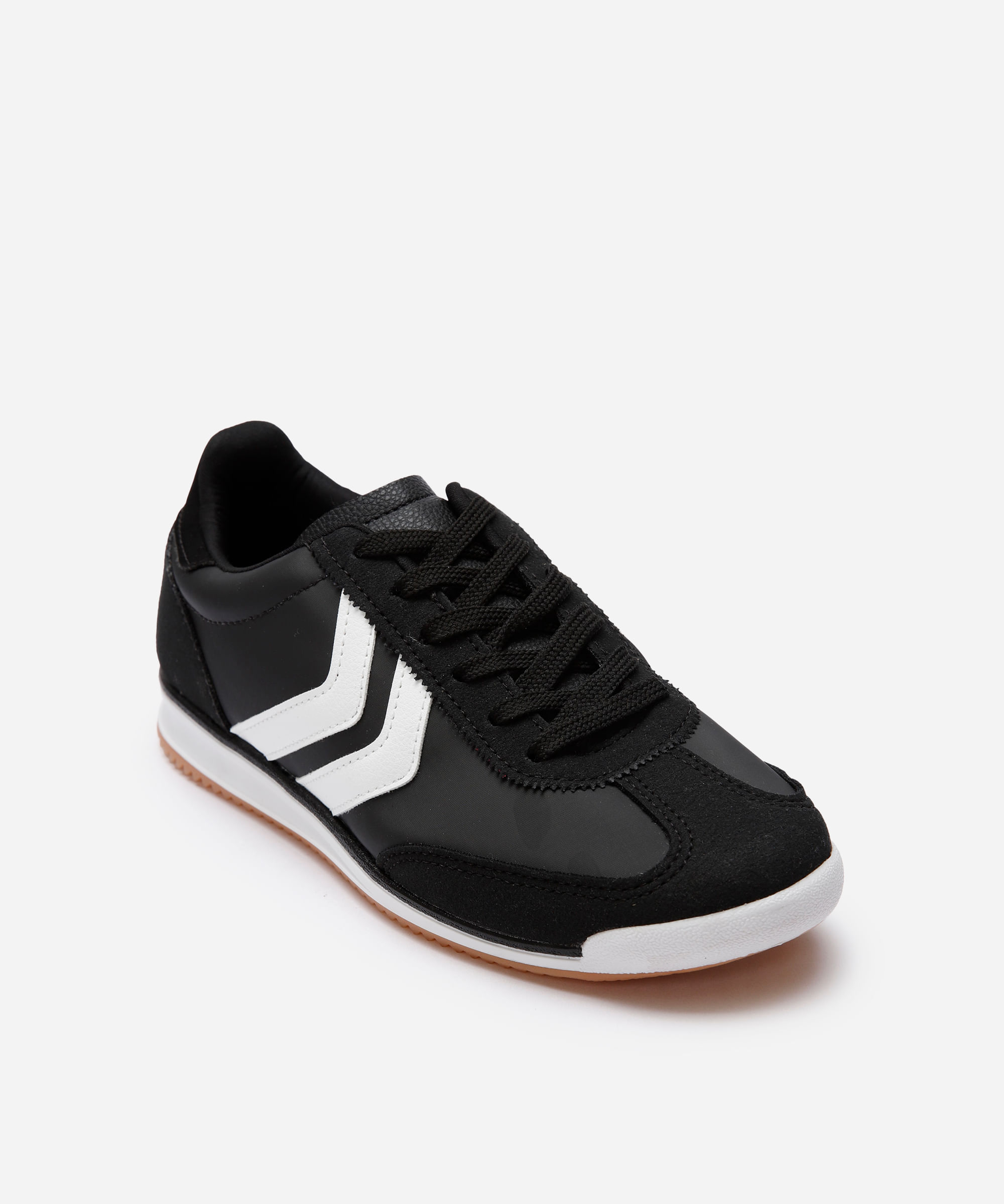 tênis casual com recortes bicolor preto
