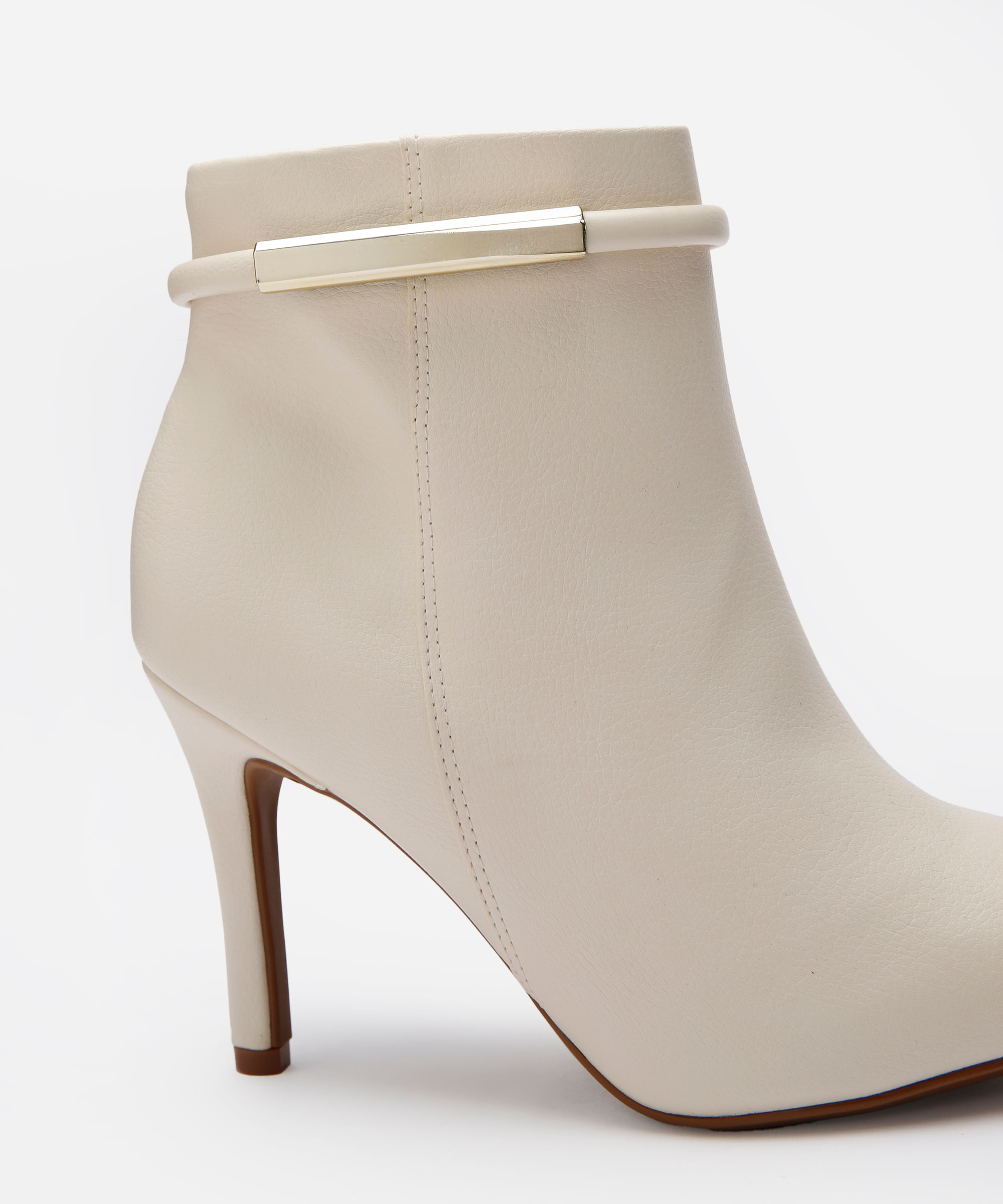 bota feminina cano curto bico fino vizzano off white