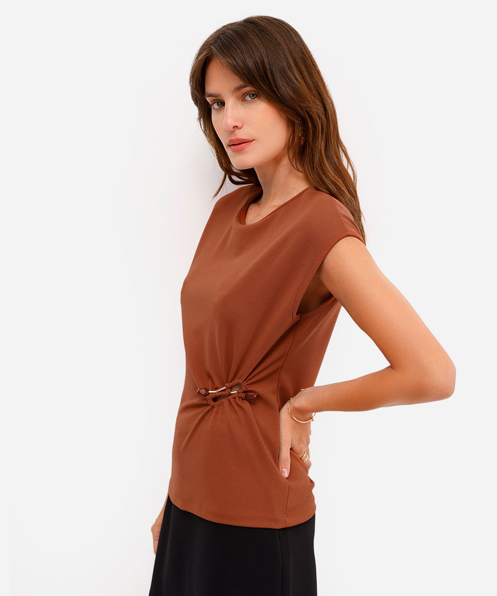 regata muscle feminina texturizada franzida marrom