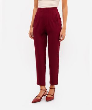 calça feminina de alfaiataria cintura alta com pences vinho