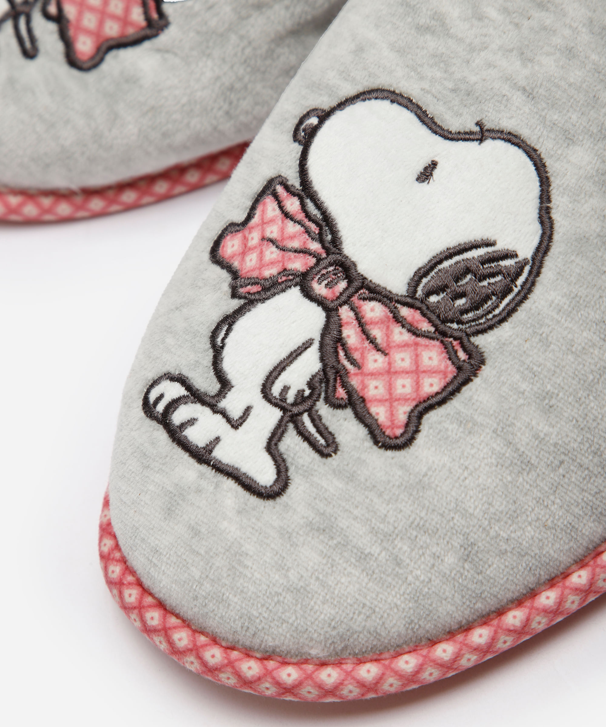 pantufa feminina snoopy com antiderrapante cinza