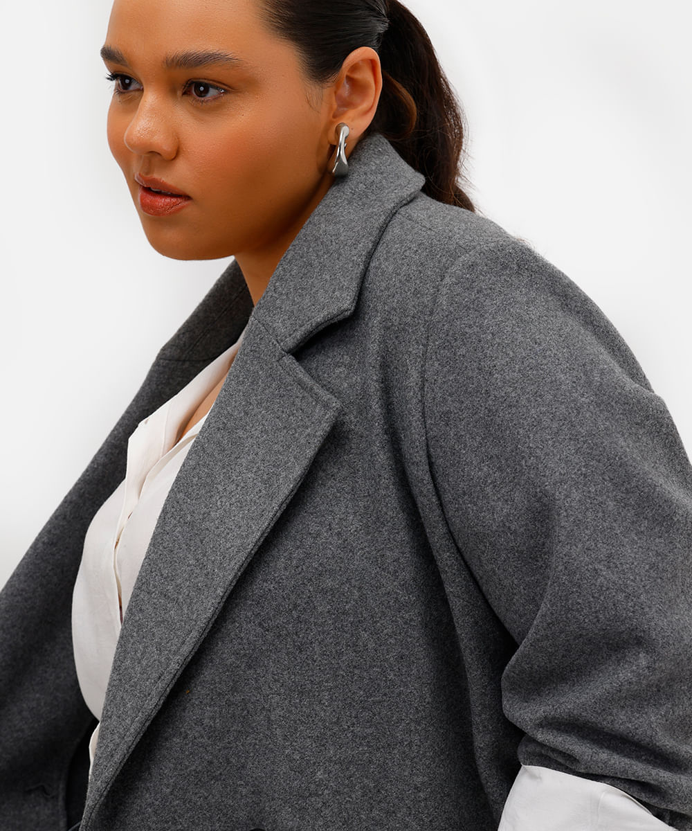 trench coat feminino texturizado plus size cinza