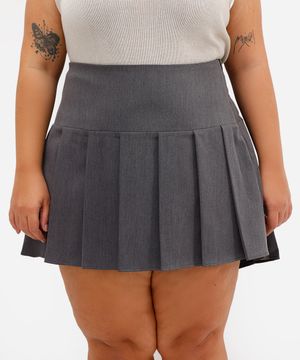 saia curta feminina com pregas plus size cinza