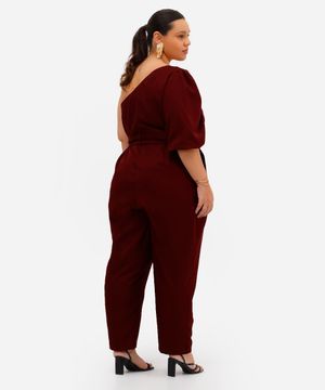 macacão ombro único feminino plus size vinho