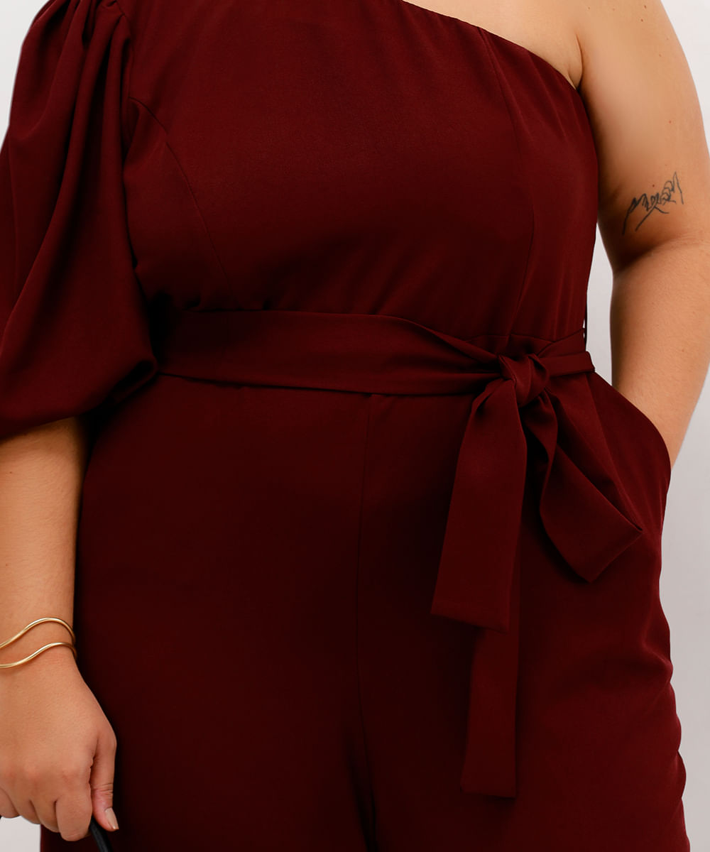 macacão ombro único feminino plus size vinho